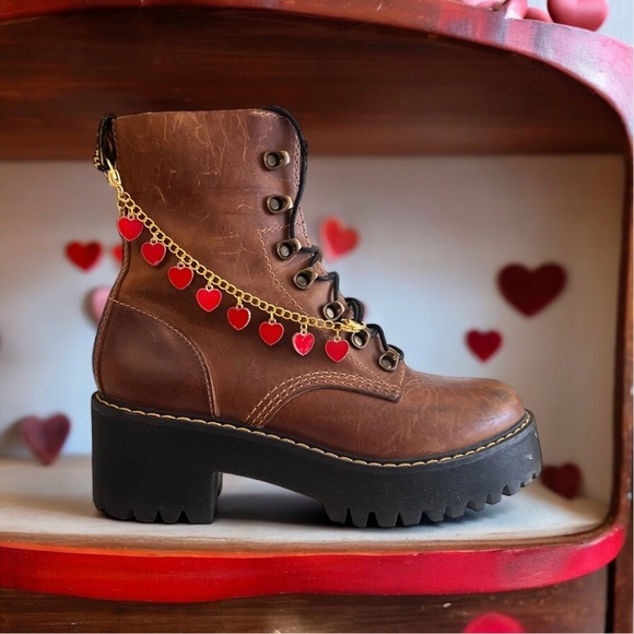 Gold toned and red enamel Heart Charm chain for your boot. 7.5” - Picture 8 of 16